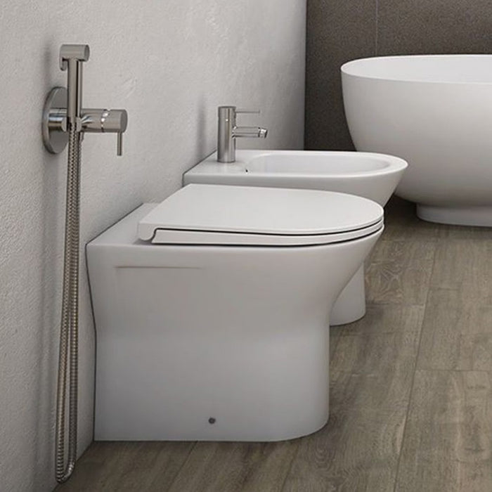 Sanitari filomuro in ceramica Mod. Resort RAK , copriwater