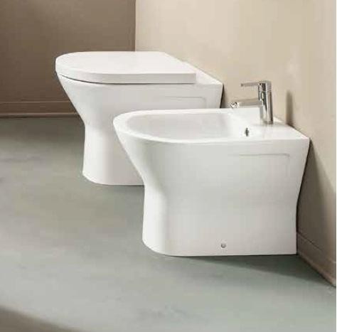 Sanitari filomuro in ceramica Mod. Resort RAK , copriwater